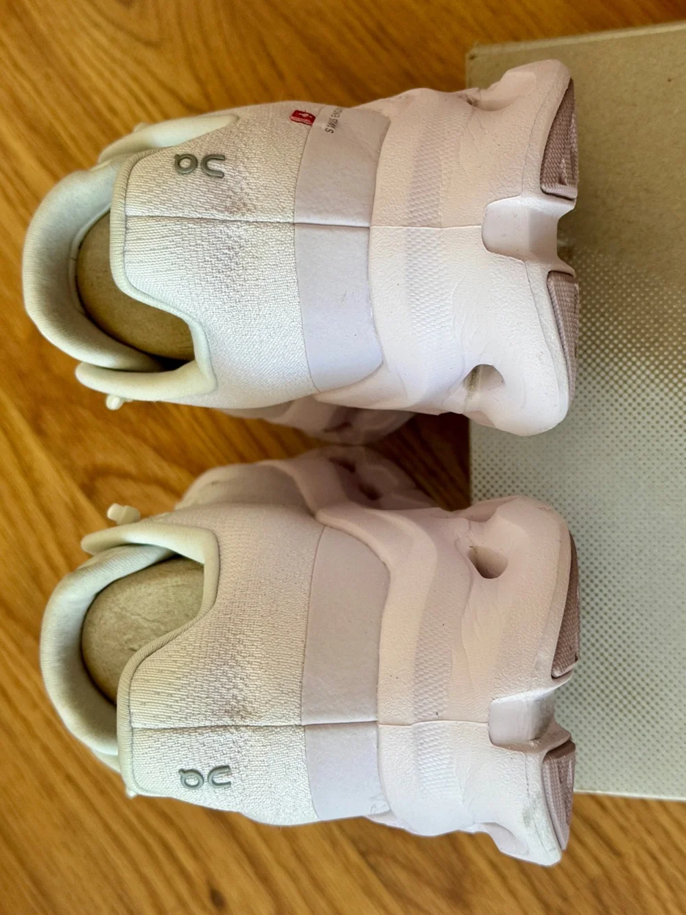 On Cloudtilt Women’s 9 / EU 40.5 in Ivory/Orchid